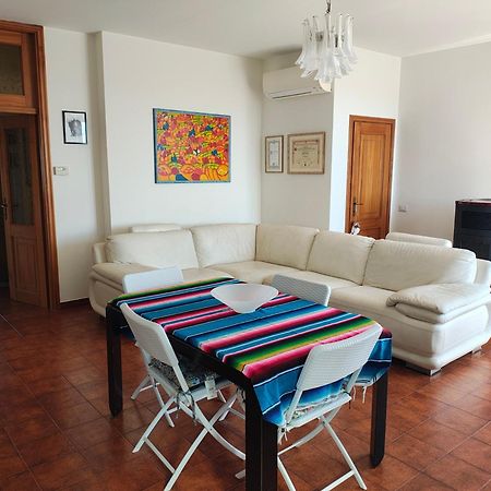 Casa Meris San Costanzo 외부 사진